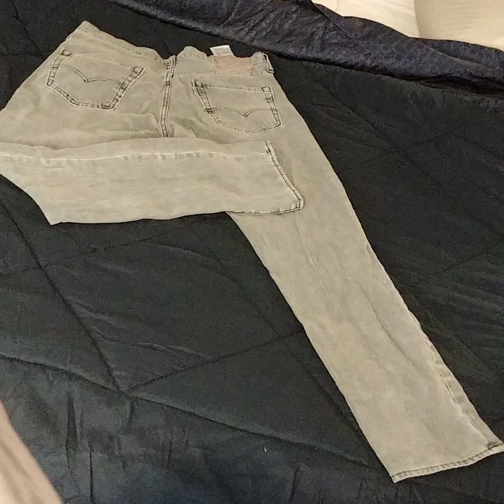 Men's Levi corduroy pants